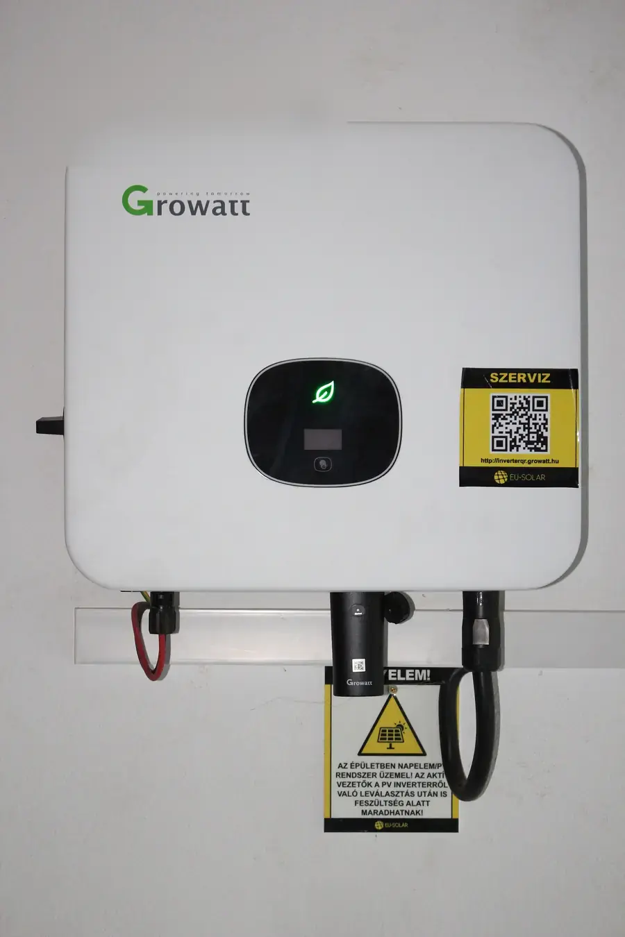 Inversor solar montado en pared